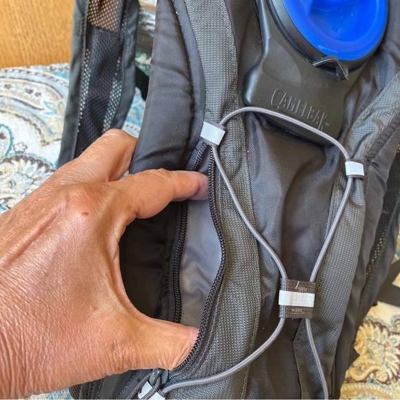 Camelbak hydration backpack bladder hiking outdoors - Picture 5 of 8